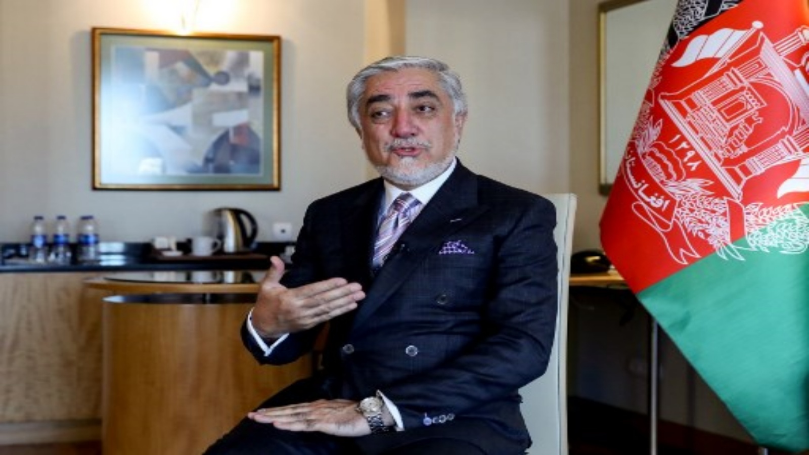 رئيس المجلس الأعلى للمصالحة الوطنية في أفغانستان ، عبد الله عبد الله ، يتحدث خلال مقابلة في 21 نوفمبر 2020 في العاصمة التركية أنقرة.