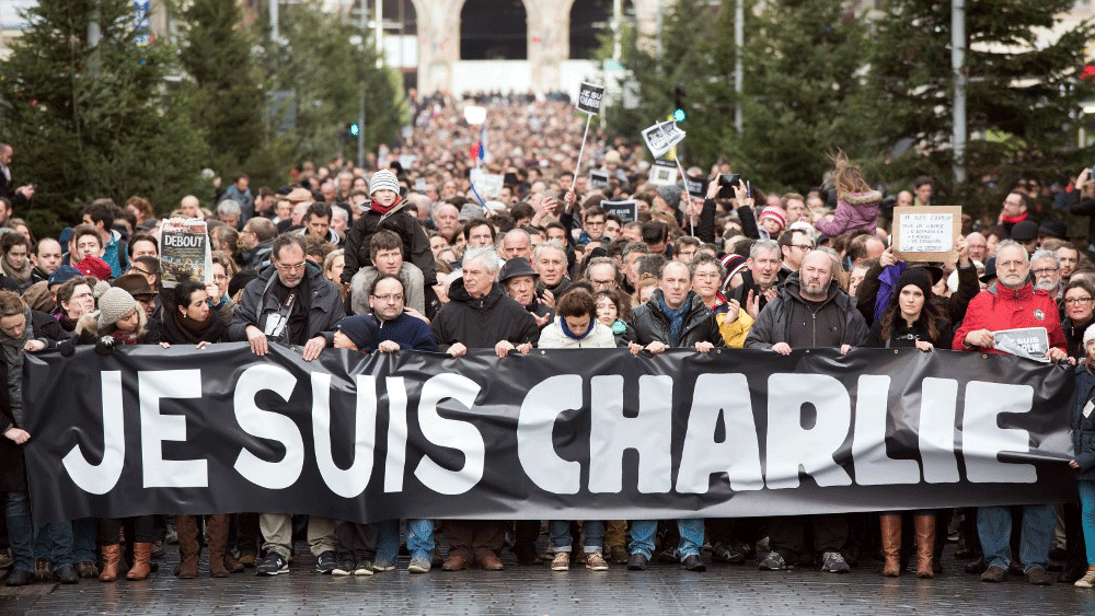من تظاهرة خرجت في باريس في العام 2015 شجباً للجريمة الأصولية والإرهابية التي استهدفت أسبوعية 