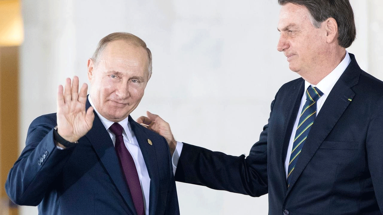 بولسونارو مع بوتين خلال قمة مجموعة بريكس عام 2019