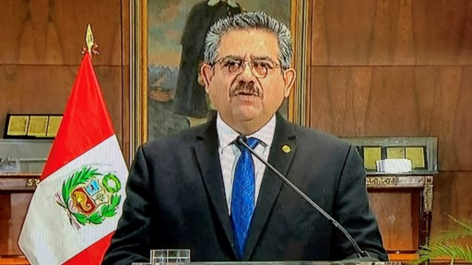 صورة من التلفزيون مع إعلان الرئيس البيروفي المؤقت مانويل ميرينو استقالته في رسالة متلفزة من القصر الحكومي في 15 نوفمبر 2020