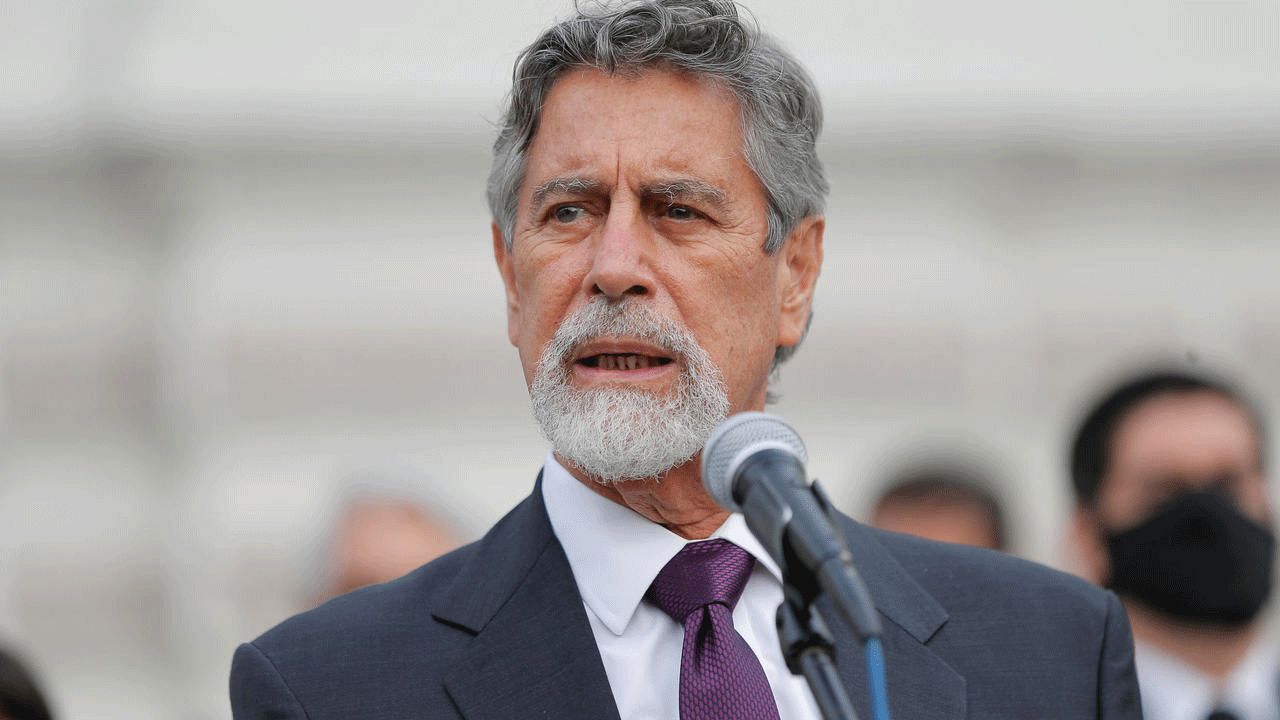 فرانشيسكو ساغاستي متحدثا في ليما في 16 تشرين الثاني/نوفمبر 2020