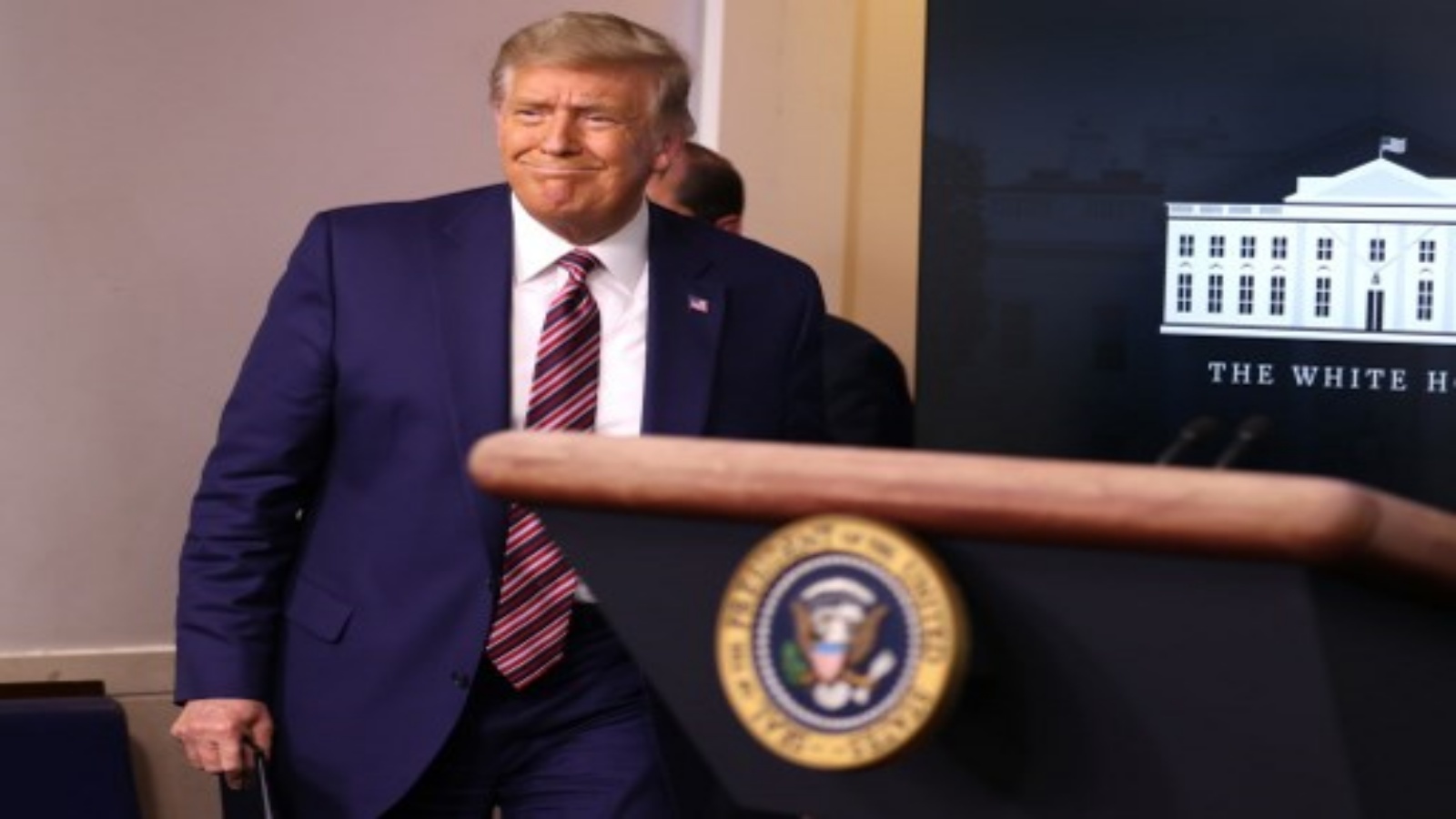  الرئيس الأميركي دونالد ترمب في غرفة الإحاطة الصحفية لجيمس برادي بالبيت الأبيض في 20 نوفمبر 2020 في واشنطن العاصمة.