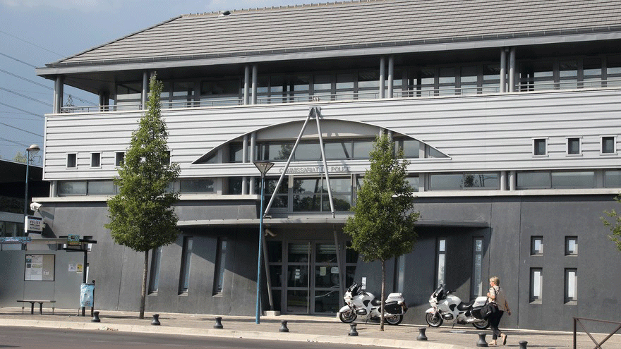 مقر الشرطة في مدينة فيلييه-لو-بيل بمنطقة باريس