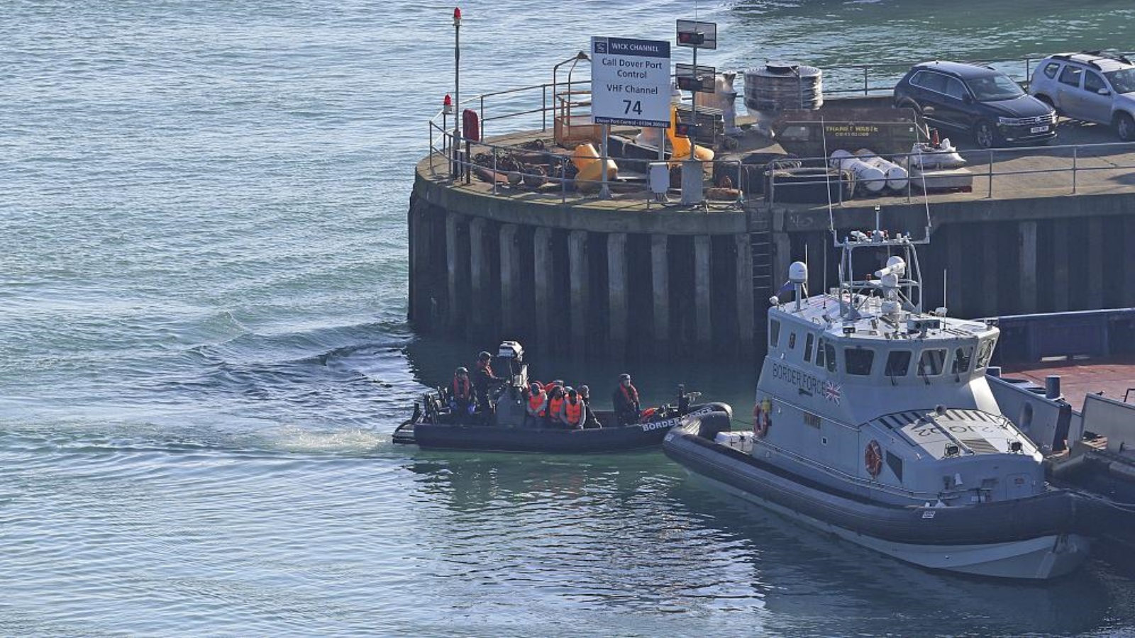 السلطات الفرنسية تنقذ 64 مهاجرا في بحر المانش