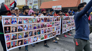 تشييع رمزي لضحايا هجوم انصار الصدر على متظاهري الناصرية