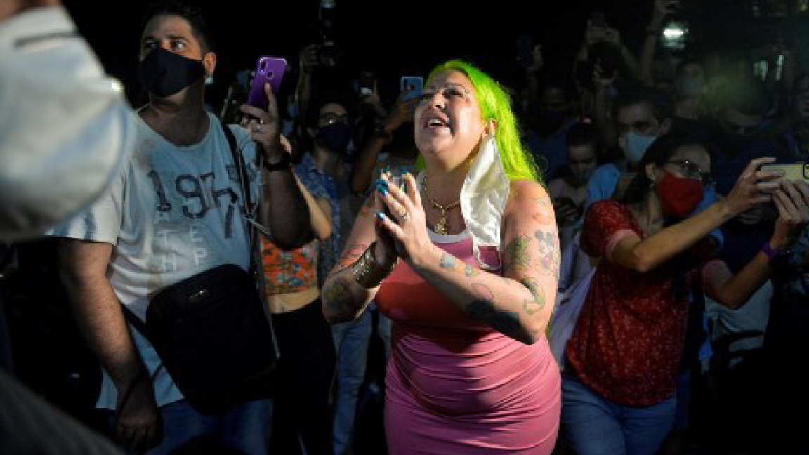 المغنية الكوبية ديانيليس ألفونسو تطالب بحرية التعبير أمام وزارة الثقافة الكوبية الجمعة