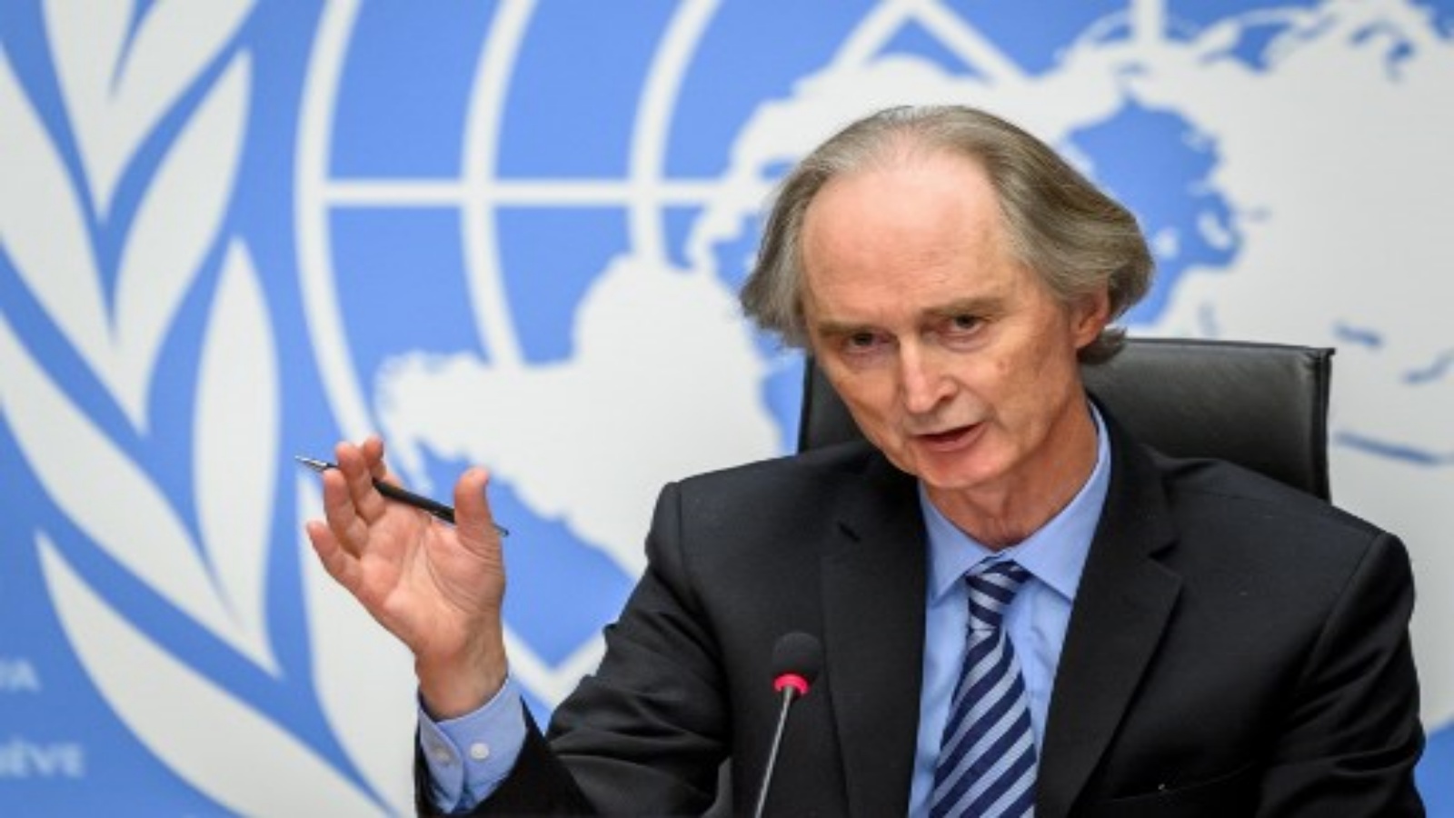 المبعوث الأممي الخاص لسوريا غير بيدرسن يلقي كلمة خلال مؤتمر صحفي قبل الدورة الرابعة للجنة الدستورية السورية في 29 نوفمبر 2020 في مكاتب الأمم المتحدة في جنيف.