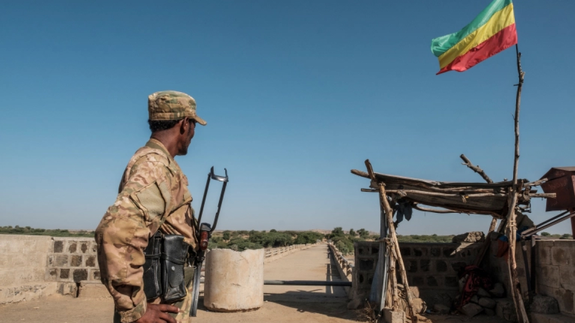 عنصر من الوحدات الخاصة في قوات أمهرة على الحدود بين إريتريا وإثيوبيا في 18 نوفمبر الجاري