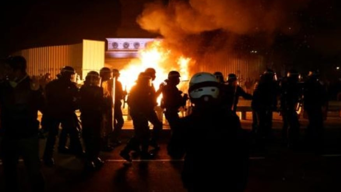 صدامات بين الشرطة ومتظاهرين ضد قانون الأمن الشامل في باريس 28 نوفمبر 