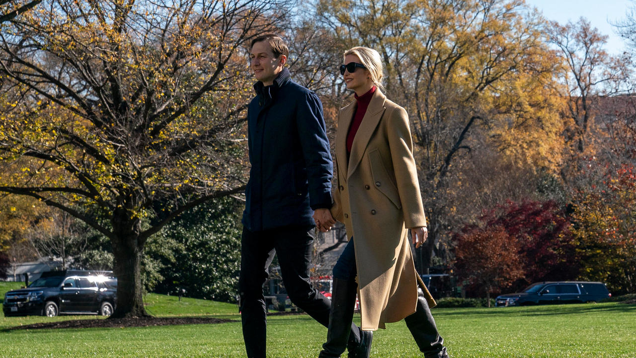 مستشار الرئيس الأميركي جاريد كوشنر وإيفانكا ترامب يصلان إلى البيت الأبيض، في التاسع والعشرين من تشرين الثاني/نوفمبر 2020
