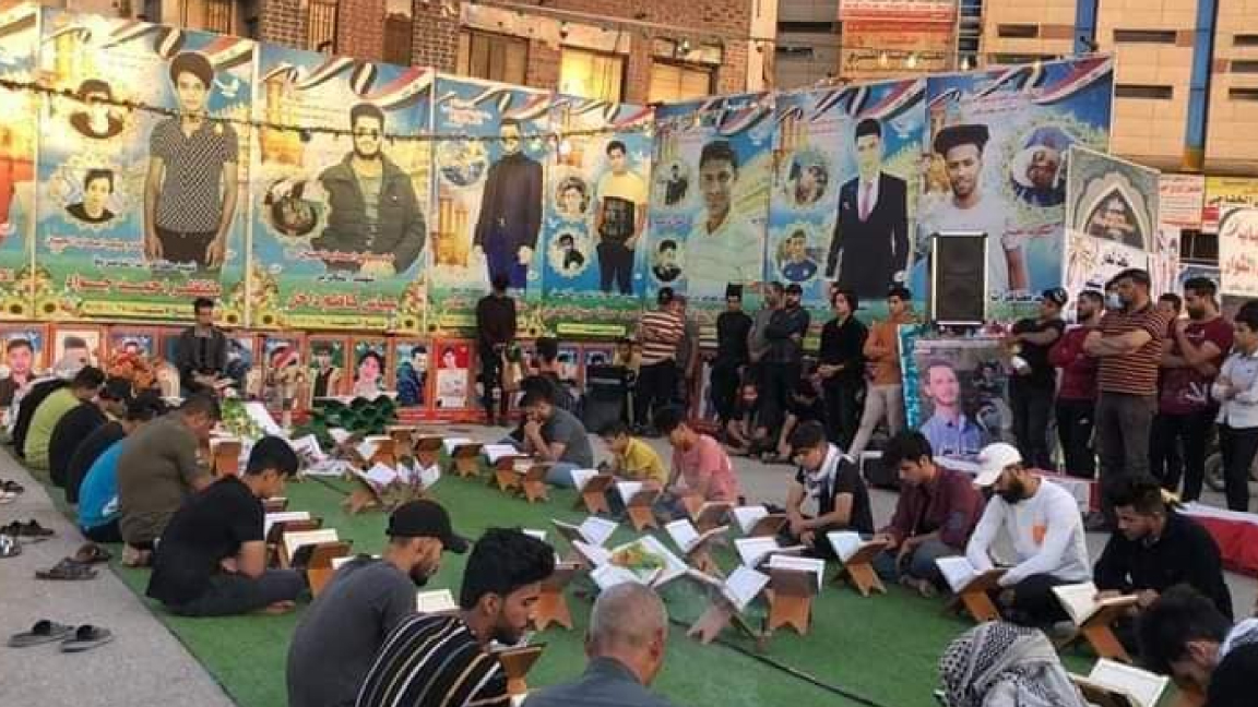 ناشطو الناصرية يتلون القرآن ترحمًا على رفاقهم ضحايا هجوم انصار الصدر