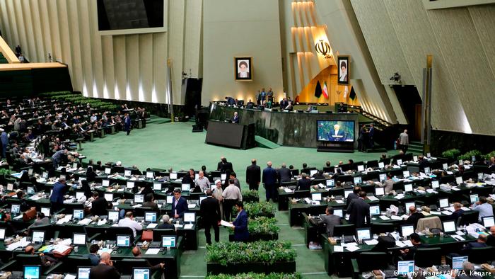 الشورى الايراني يثار لمقتل العالم النووي بالغاء الاتفاق النووي