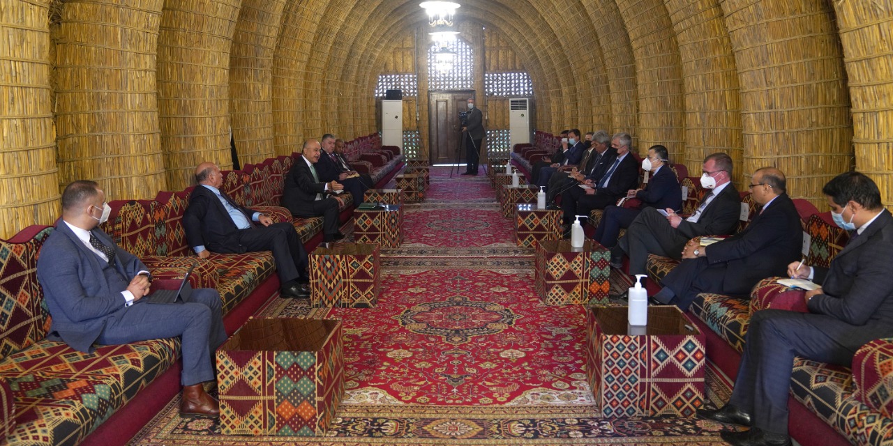 الرئيس العراقي مجتمعا مع سفراء مجلس الامن الدولي المعتمدين في بغداد