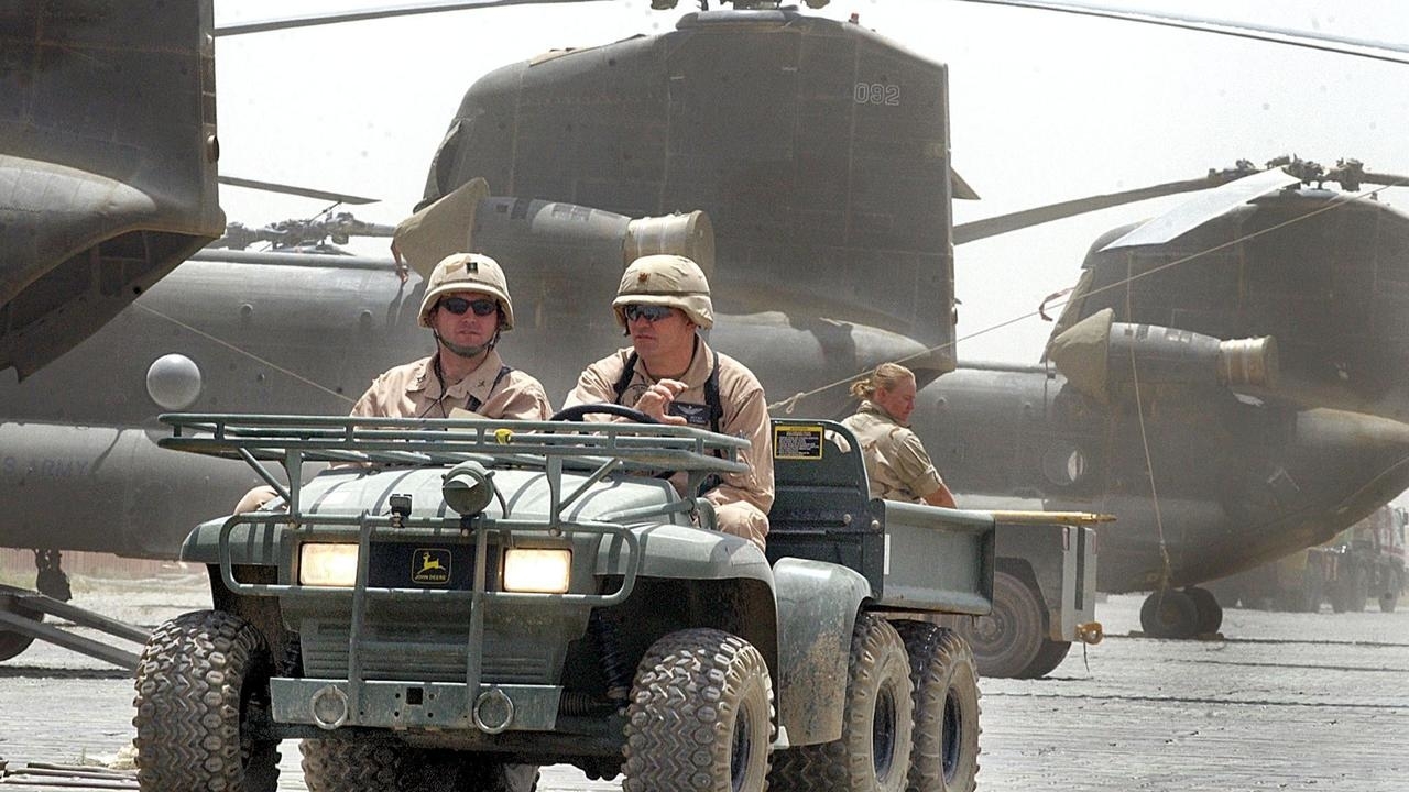 صورة من الارشيف التقطت في الثاني من تموز/يوليو 2002 لجنود أميركيين في قاعدة باغرام الجوية