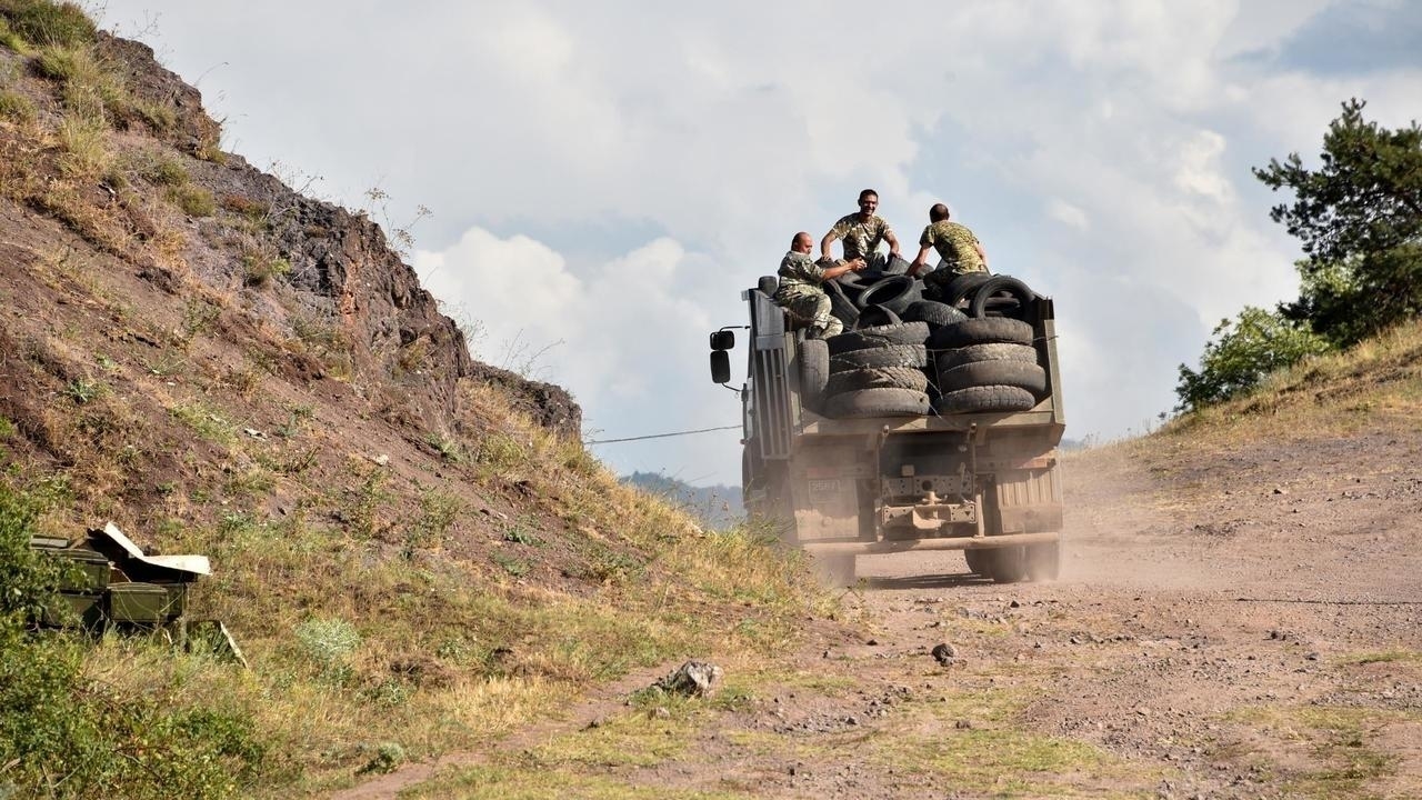 شاحنة أرمنية لنقل الجنود على الحدود الأرمنية الأذربيجانية في 15يوليو/ تموز 2020