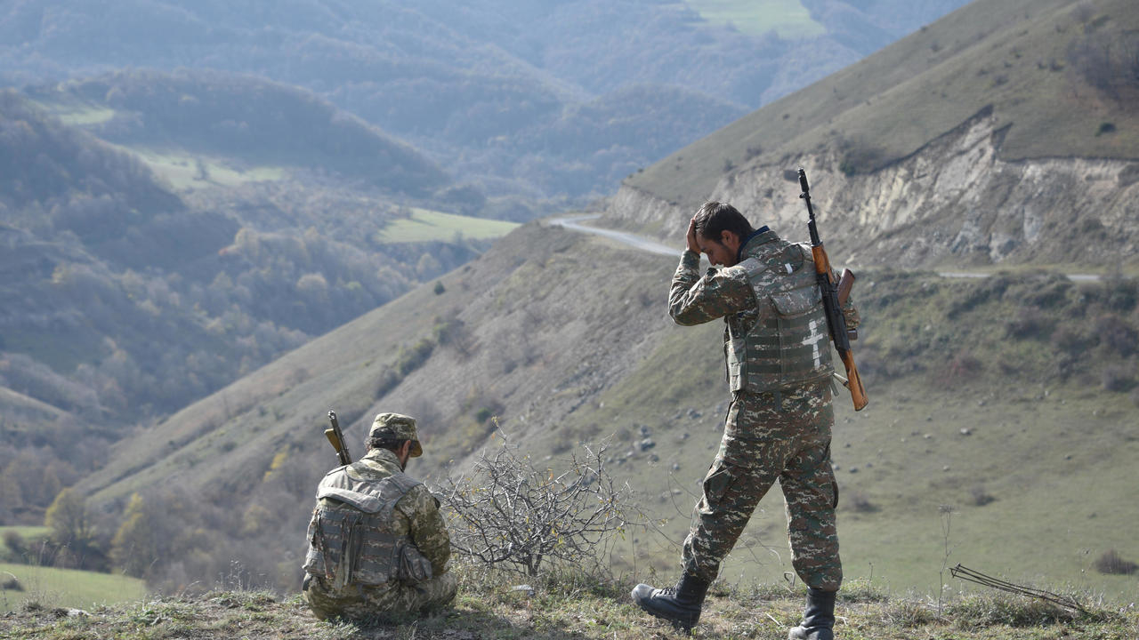عناصر أرمن يراقبون منطقة شوشة بتاريخ 31 تشرين الأول/أكتوبر 2020