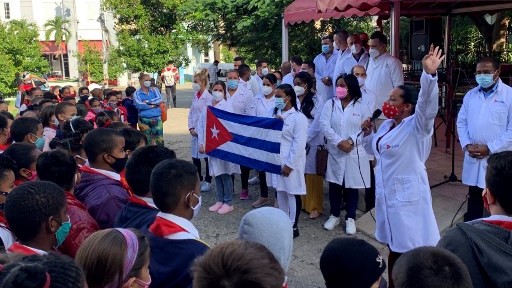 أطباء وطلاب أطباء يشاركون الخميس في إحياء يوم حقوق الإنسان في العاصمة الكوبية هافانا 