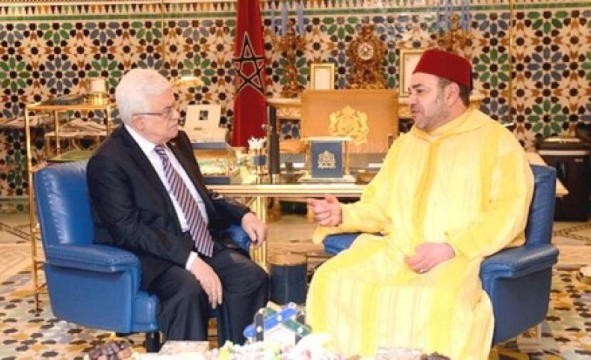 العاهل المغربي ومحمود عباس في لقاء سابق