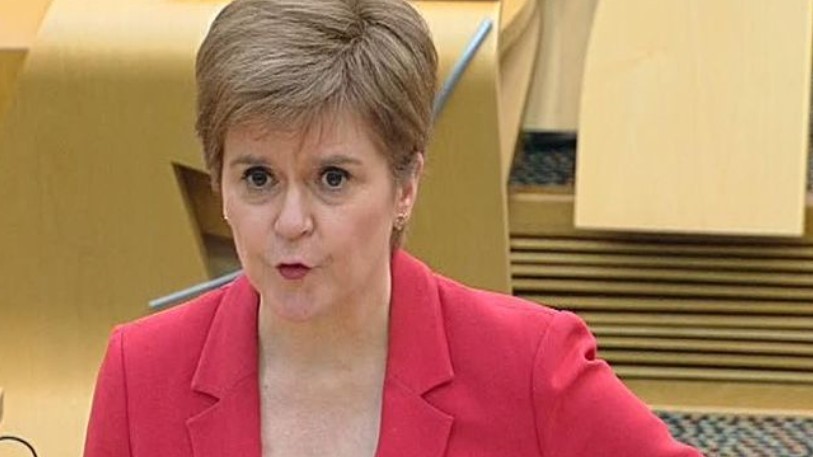 الوزيرة الأولى في اسكتلندا تعتذر أمام البرلمان يوم الأربعاء 
