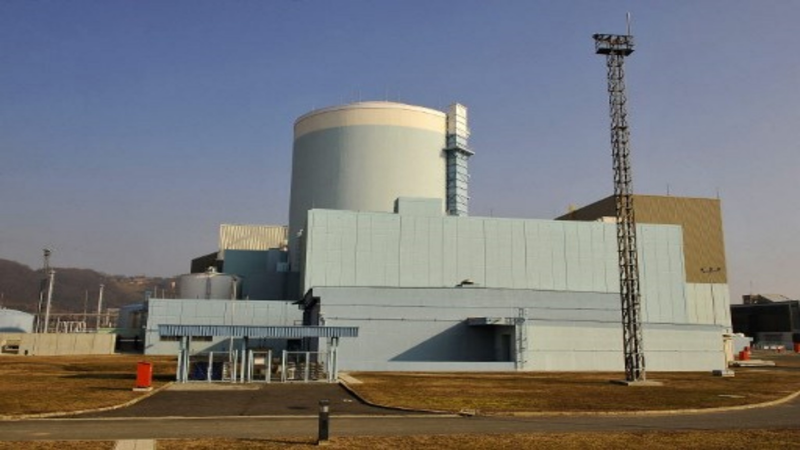 هذه الصورة التي التقطت في 20 فبراير / شباط 2008 ، تُظهر محطة سلوفينيا للطاقة النووية الوحيدة في كرسكو ، على بعد حوالي 10 كيلومترات من الحدود مع كرواتيا. قالت المتحدثة باسم المحطة في 29 ديسمبر 2020 ، إن محطة كرسكو للطاقة النو