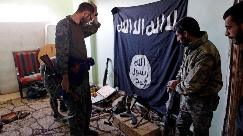 اسلحة لداعش مصادرة في الرقة في نوفمبر الماضي