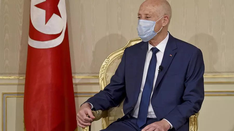الرئيس التونسي قيس سعيّد في قصر قرطاج في 12 أكتوبر الماضي 