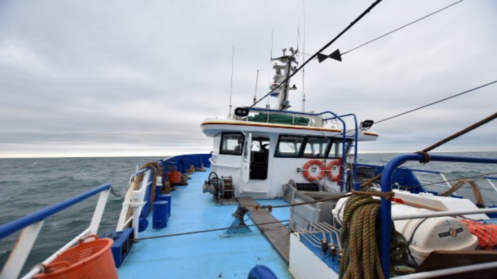 صورة التقطت في 28 سبتمبر 2020 ، تغادر سفينة الصيد الفرنسية 