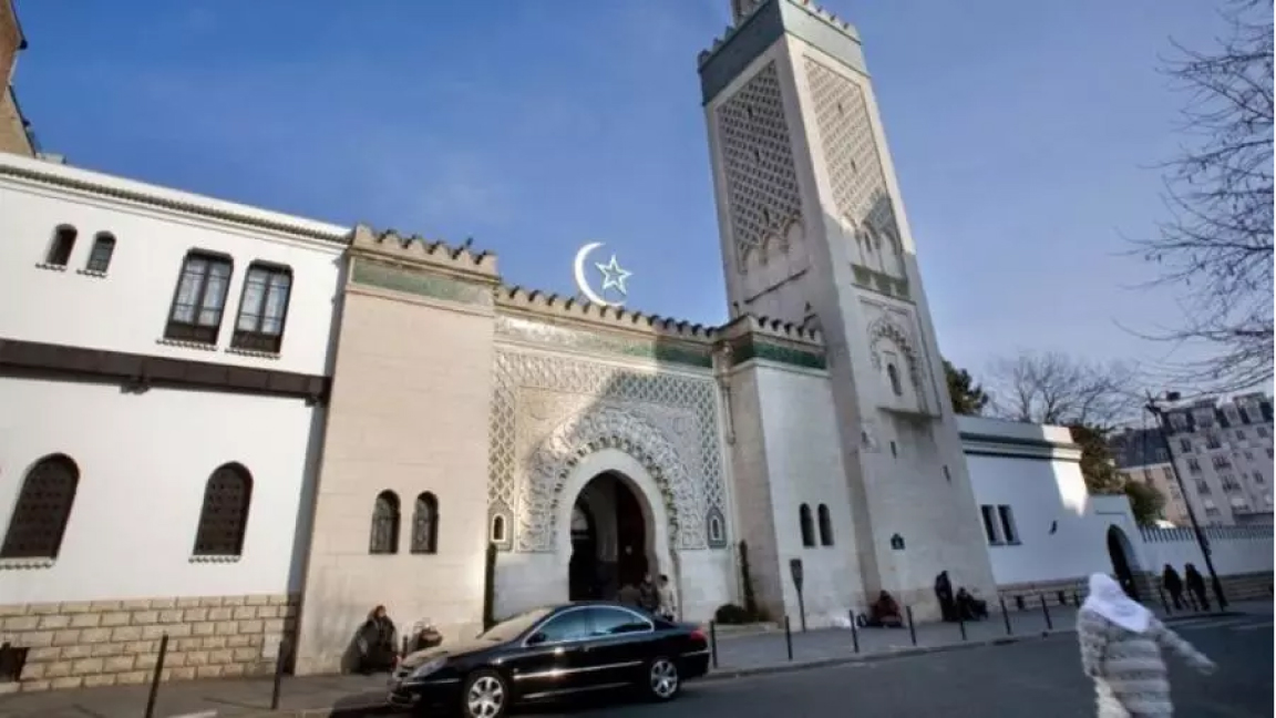 مسجد باريس في صورة من الأرشيف
