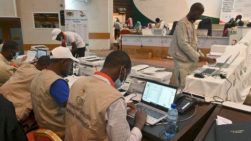 اللجنة الانتخابية الوطنية المستقلة في النيجر تعمل على فرز أصوات الانتخابات الرئاسية التي جرت في 27 ديسمبر الماضي