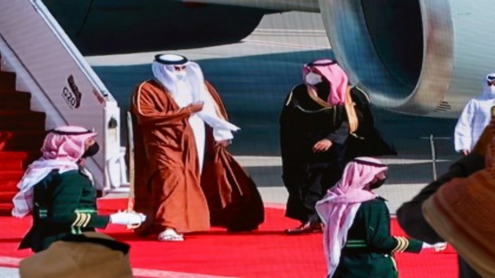 ولي العهد السعودي الامير محمد بن سلمان مستقبلا أمير قطر تميم بن حمد