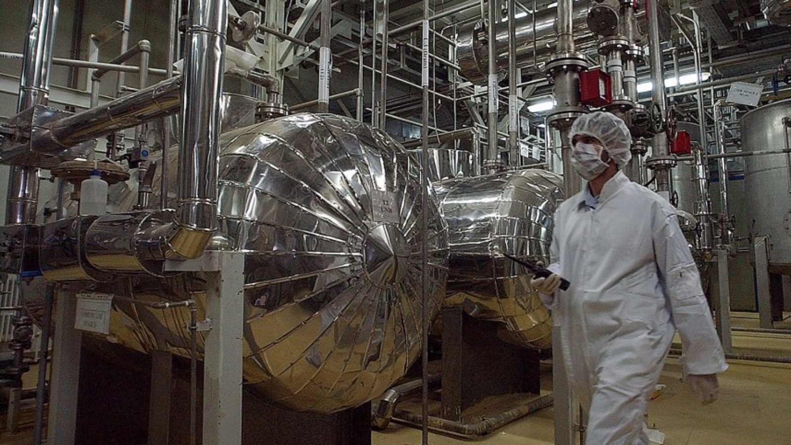 إيران تبدأ إجراءات تخصيب اليورانيوم بنسبة 20 بالمئة