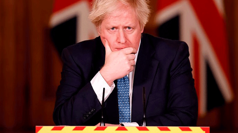 جونسون خلال مؤتمره الصحفي يوم الخميس