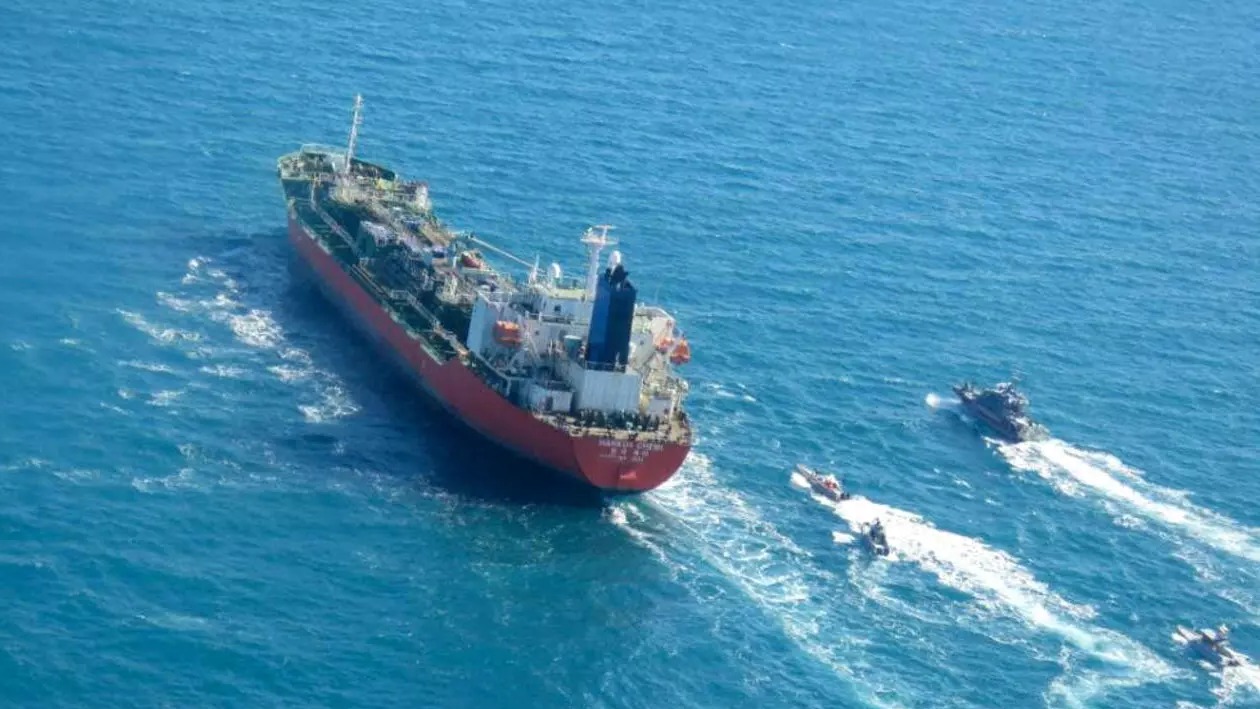 ناقلة النفط التي ترفع علم كوريا الجنوبية، وأعلن الحرس الثوري الإيراني الإثنين احتجازها، في صورة من وكالة 