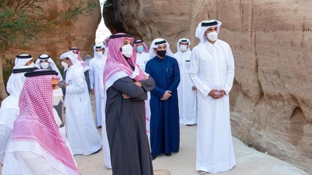 ولي العهد السعودي والأمير القطري في جولة بين آثار العلا بالسعودية على هامش القمة الخليجية 41 التي تتوجت بالمصالحة الخليجية