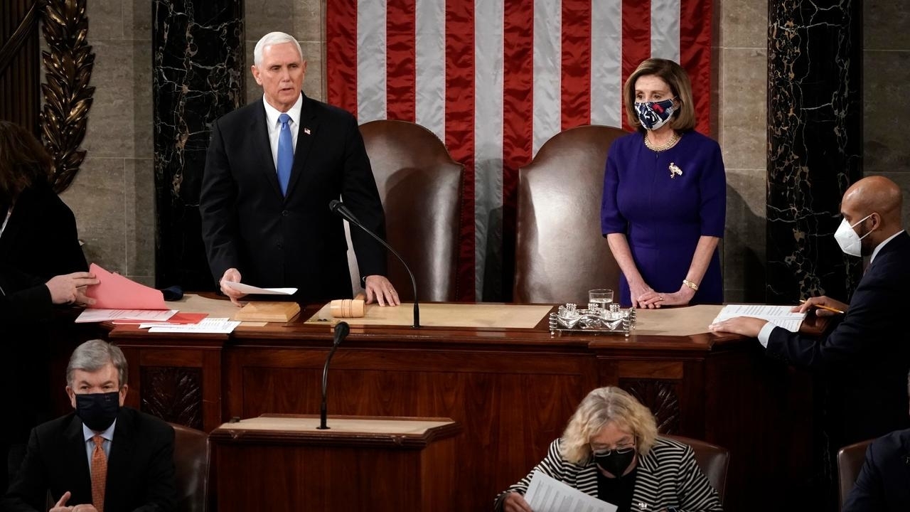 الكونغرس في جلسة للمصادقة على فوز جو بايدن في انتخابات الرائاسة الأمريكية. 6 يناير/كانون الثاني 2021