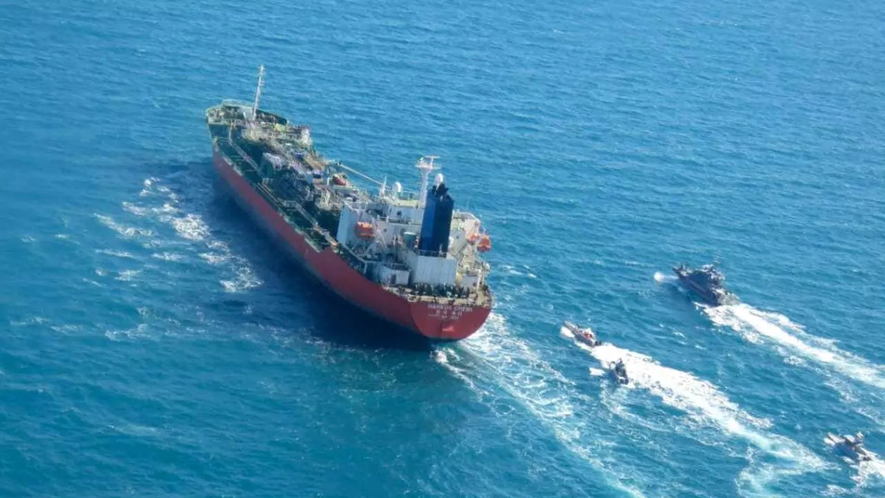 ناقلة النفط التي ترفع علم كوريا الجنوبية، وأعلن الحرس الثوري الإيراني الإثنين احتجازها، في صورة من وكالة 