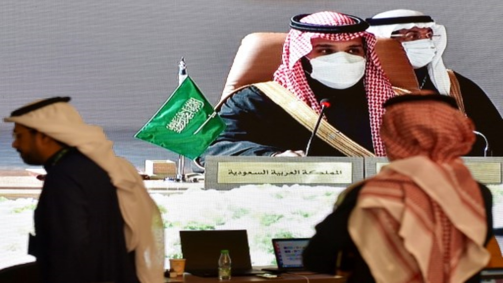 ولي العهد السعودي الأمير محمد بن سلمان يخاطب الحضور في القمة