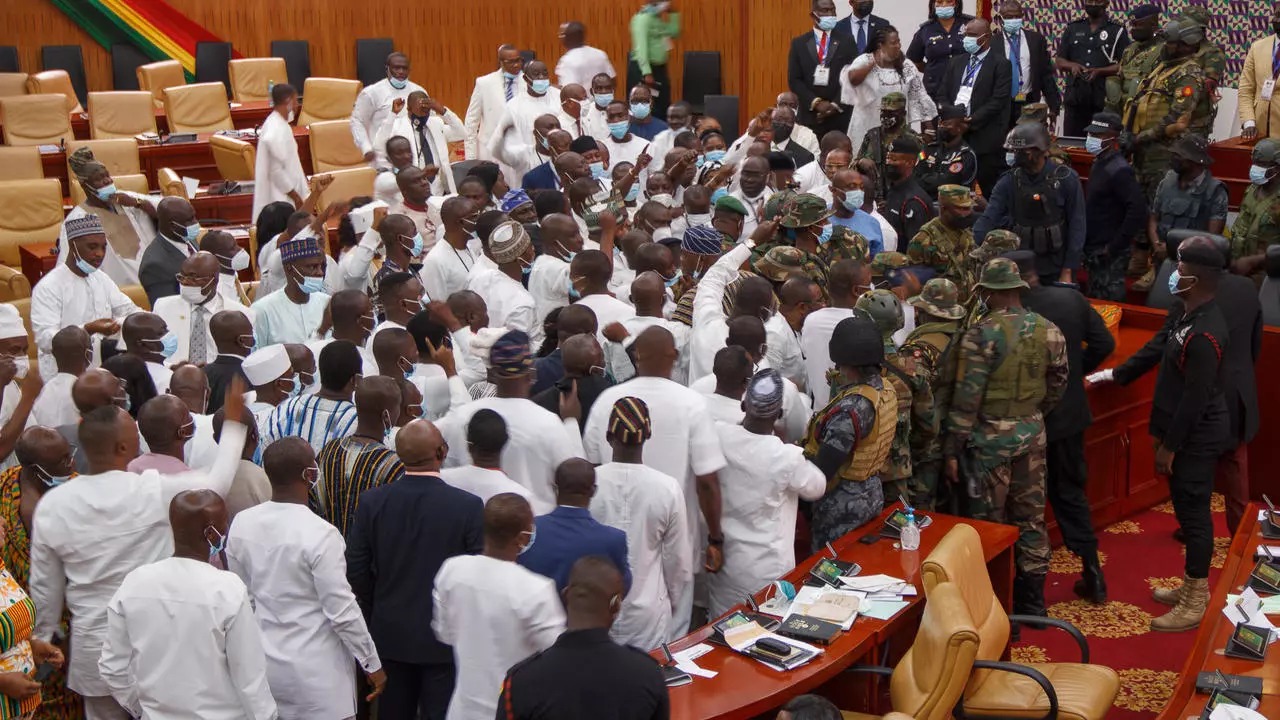 جنود غانيون في مقر البرلمان بالعاصمة أكرا، 7 يناير 2020