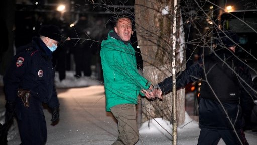 المعارض الروسي أليكسي نافالني حين اعتقلته الشرطة في 18 يناير الجاري