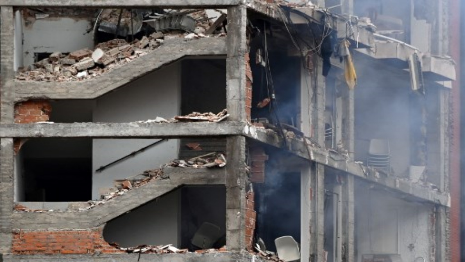 صورة لمبنى مدمر في مدريد هزه انفجار تسرب الغاز في 20 يناير 2021 بعد انفجار قوي هز المبنى.