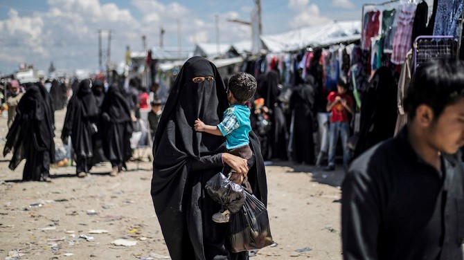 مخيم الهول في الحسكة السورية وفيه نساء أوروبيات انتمين إلى داعش