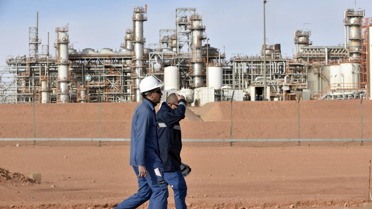 انخفاض الإيرادات النفطية في الجزائر في العام 2020
