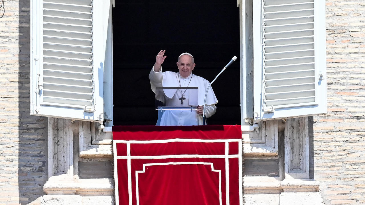 البابا فرنسيس في الفاتيكان