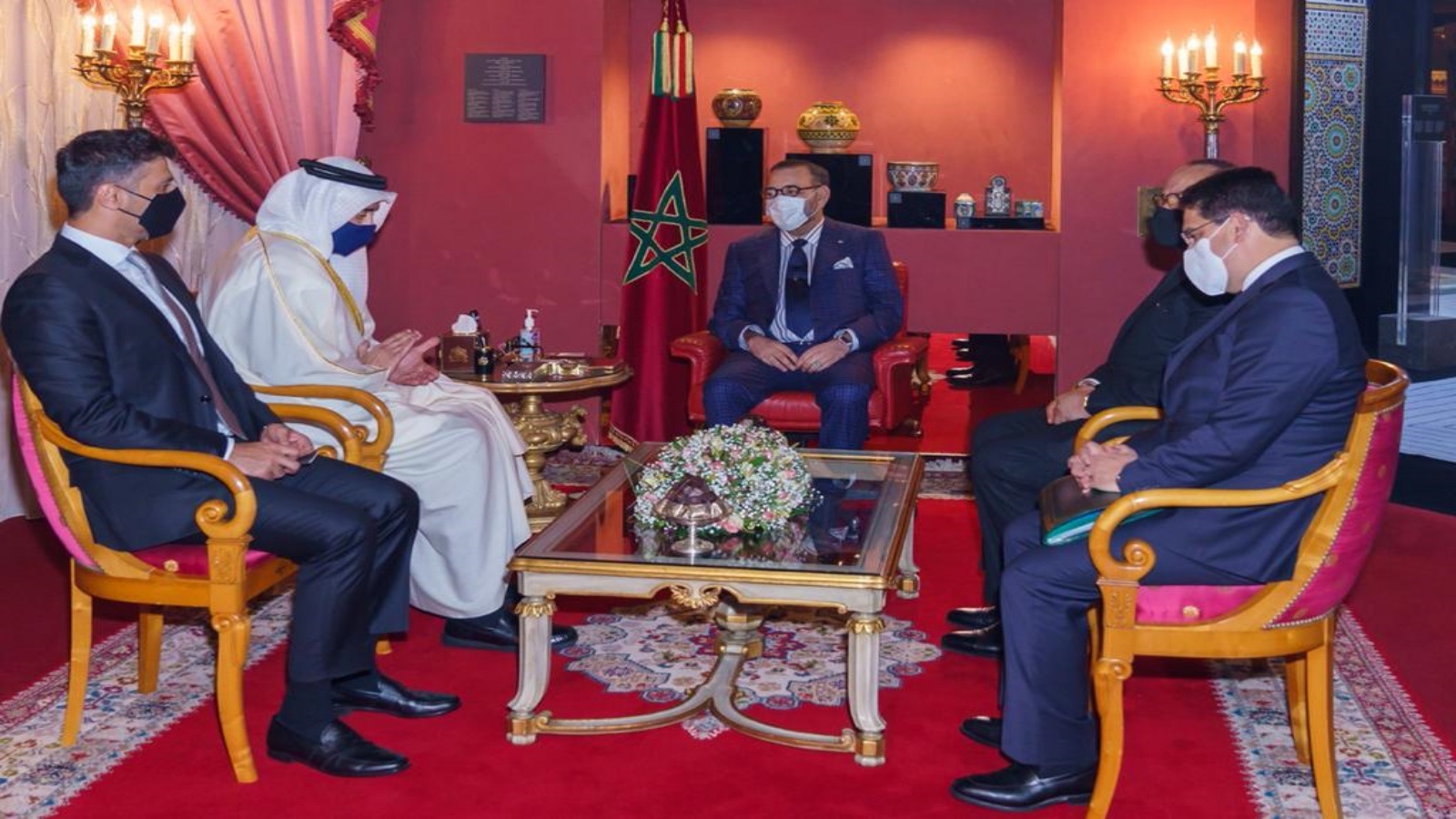 العاهل المغربي يستقبل وزير خارجية الامارات 