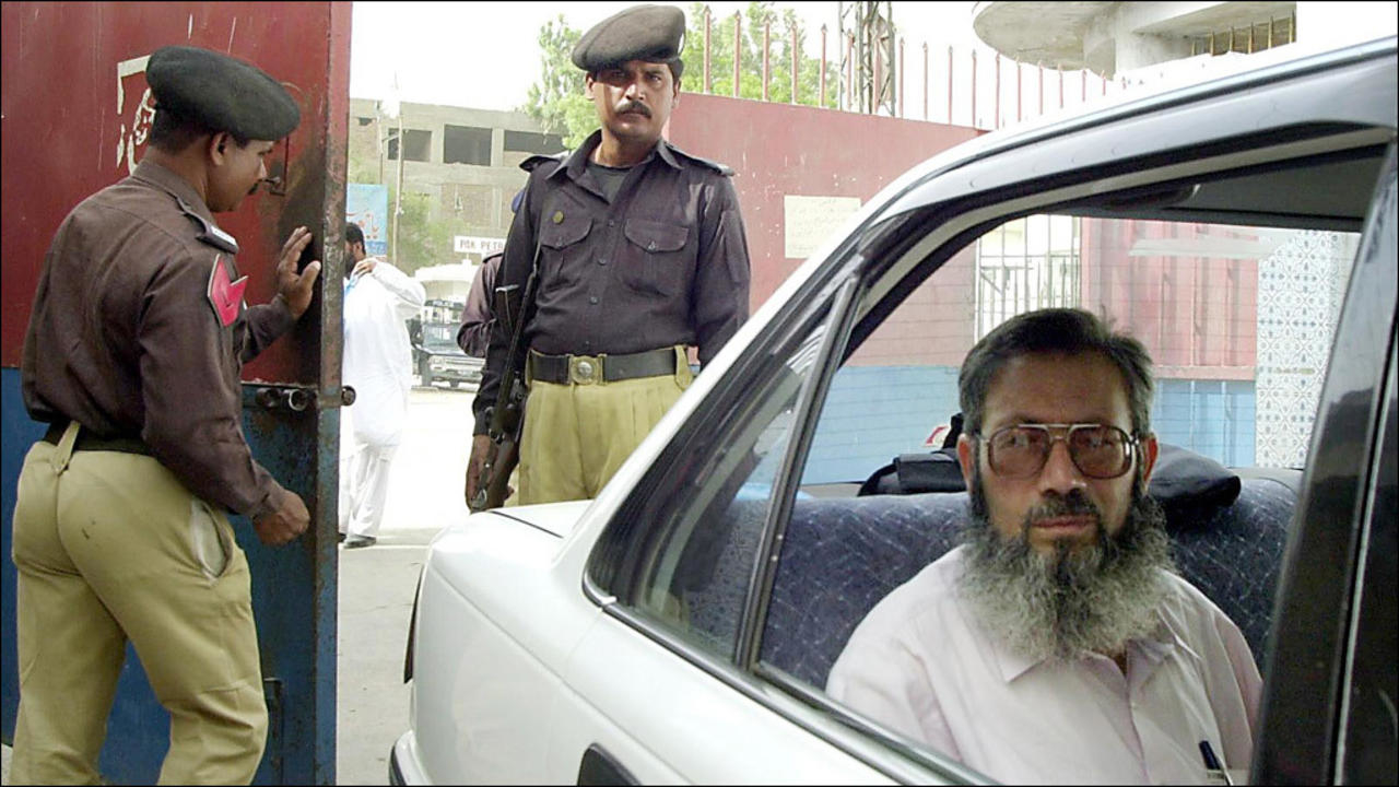 الجهادي الباكستاني أحمد عمر سعيد شيخ في حيدر آباد عام 2002