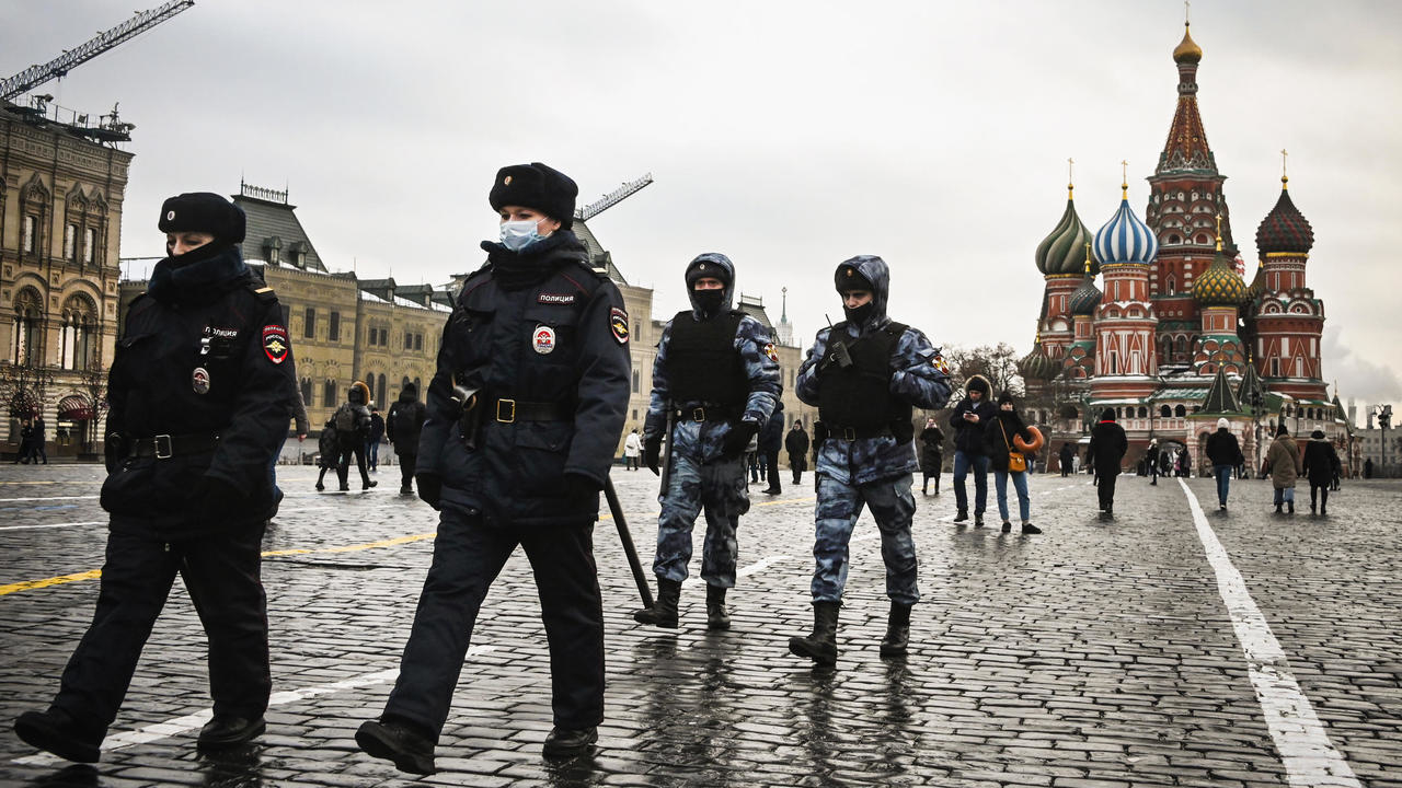 قوات الأمن تقوم بدوريات قرب الكرملين في موسكو بعد تظاهرات نهاية الأسبوع في 25 كانون الثاني/يناير 2021