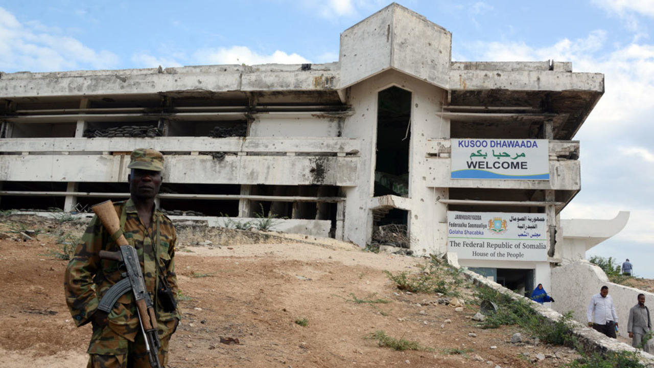 الصومال تهدد بالانسحاب من إيغاد بسبب الخلاف مع كينيا