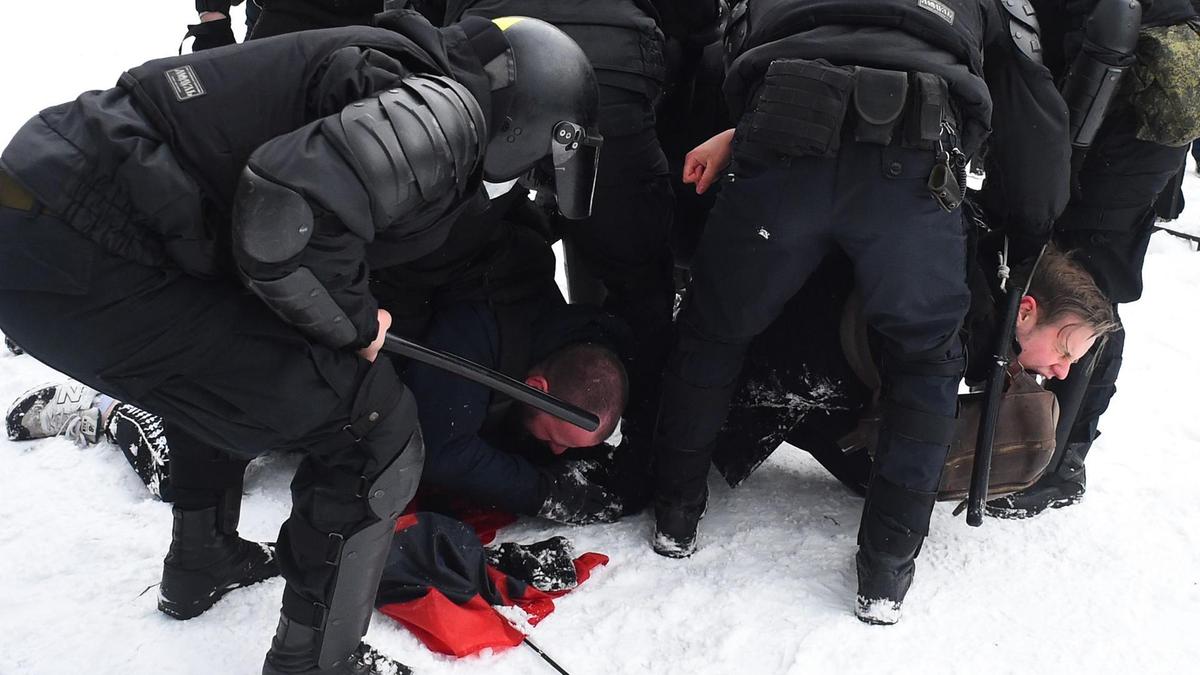 الشرطة الروسية تعتقل مؤيدًا لأليكسي نافالني في سان بطرسبرج