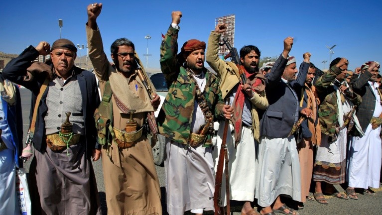 يمنيون ينددون بقرار إدارة دونالد ترامب تصنيف الحوثيين منظمة 