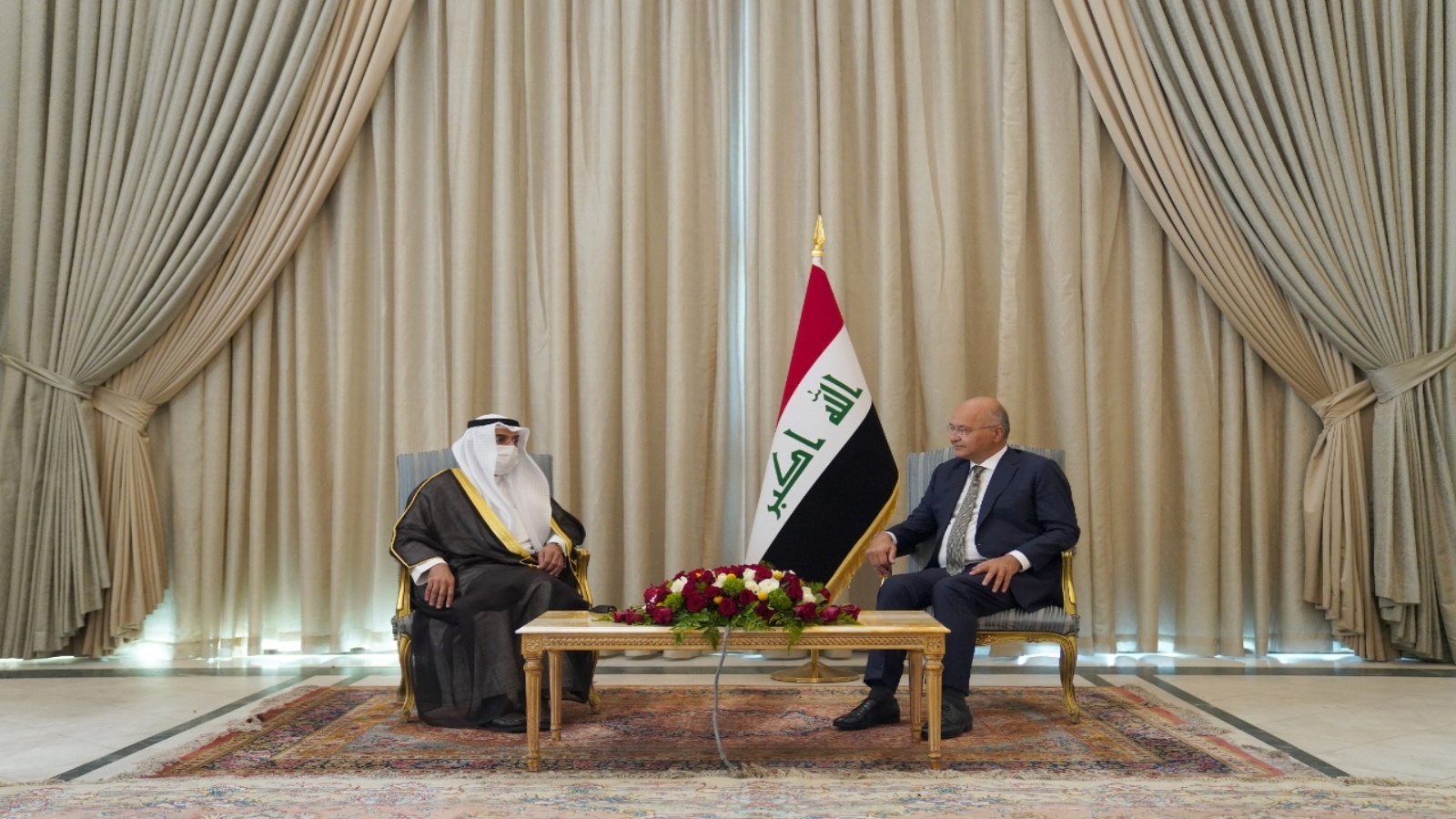 الرئيس صالح مجتمعا مع الحجرف في بغداد الاثنين